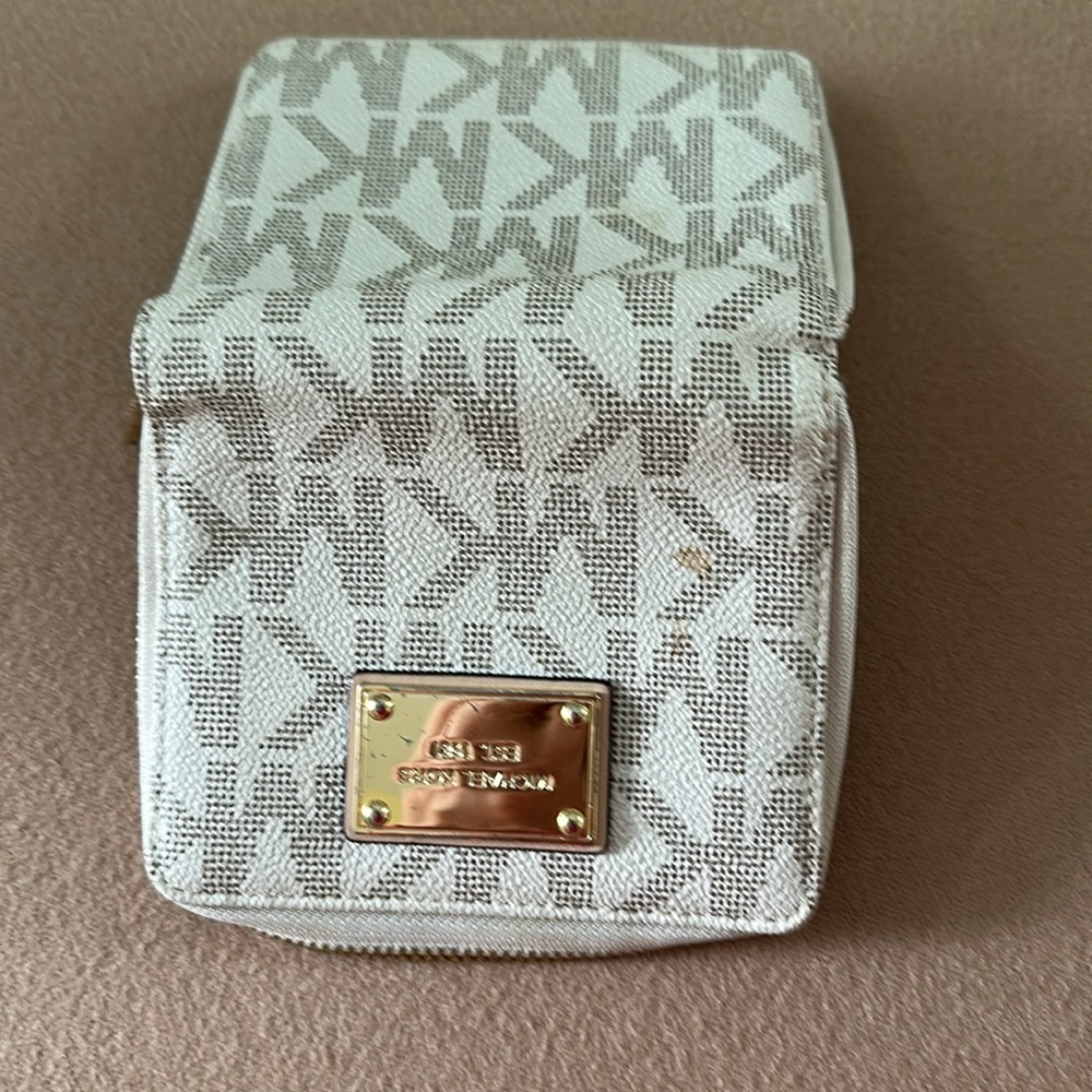 MICHAEL Michael Kors White and Tan Shoulder Bag w/wallet - Picture 3 of 9